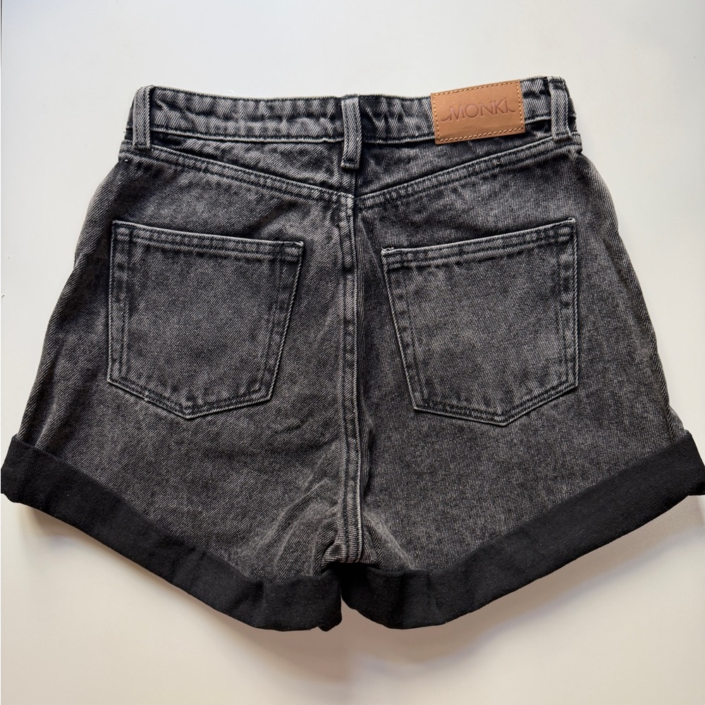 NWOT Monki Black Wash Dark Gray Mom Denim Shorts High Waisted Cuffed Hem Size 25